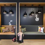 Hotel Moxy Neustadt 3*
