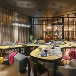 فندق Moxy Neustadt 3*