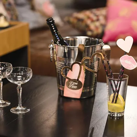 Moxy Neustadt Szálloda 3*