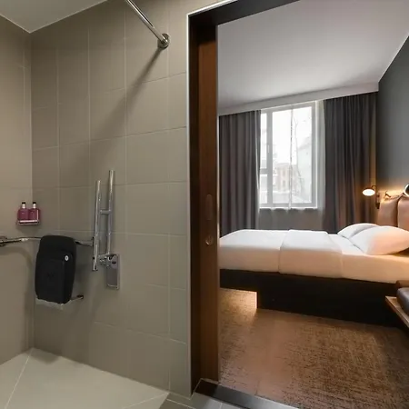 ホテル Moxy Neustadt 3*