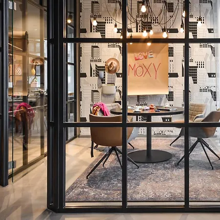 Szálloda Moxy Neustadt 3*