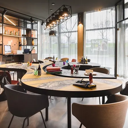 ホテル Moxy Neustadt ドレスデン