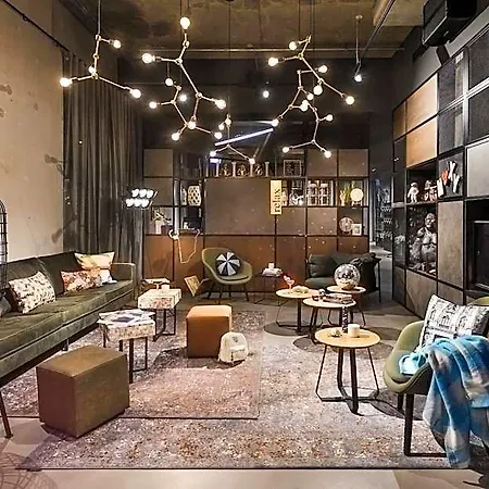 Moxy Neustadt Szálloda 3*