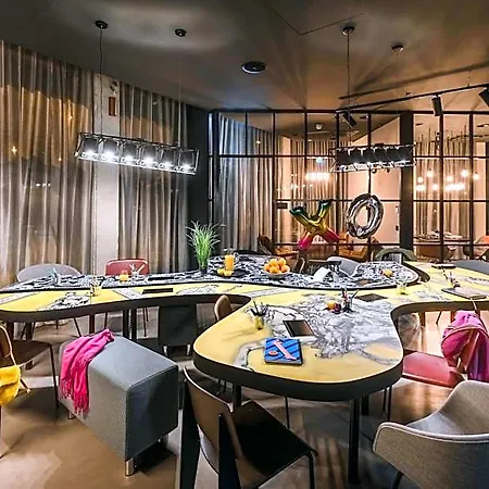 Moxy Neustadt Szálloda 3*