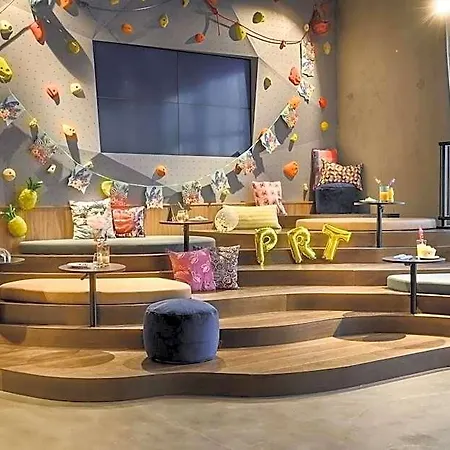 Szálloda Moxy Neustadt 3*