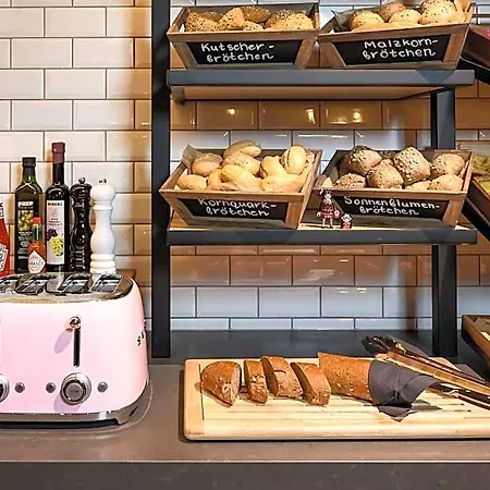 Moxy Neustadt 3*