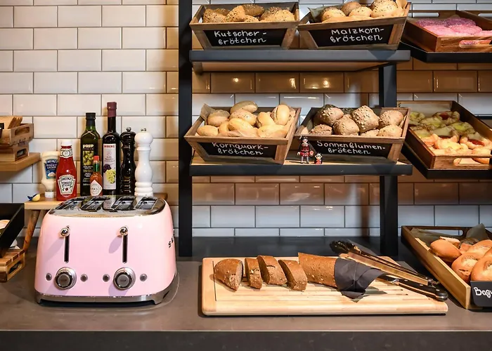 Hotel Moxy Neustadt 3*