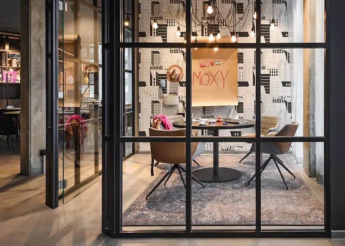 Hotel Moxy Neustadt 3*