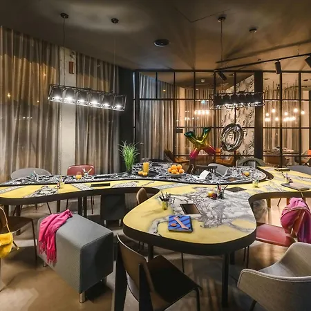 Szálloda Moxy Neustadt 3*
