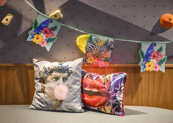 Hotel Moxy Neustadt 3*